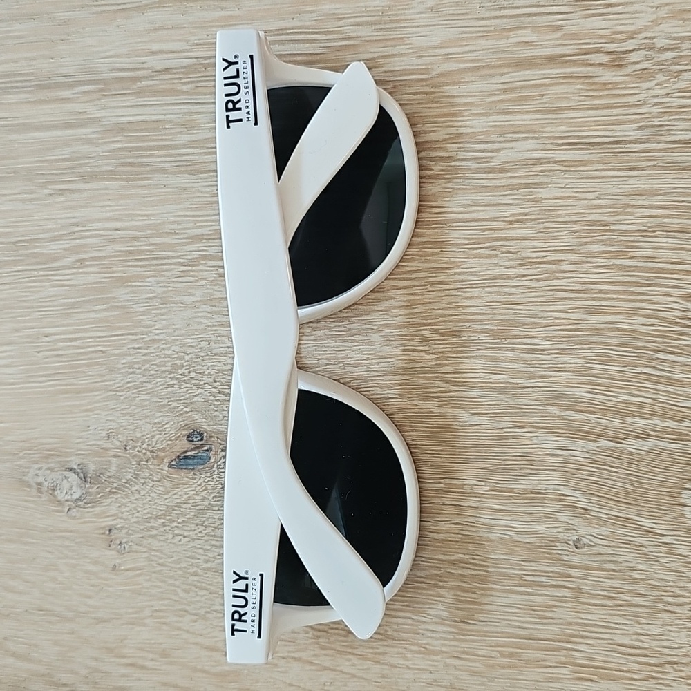 NWOT Truly Hard Seltzer Unisex Sunglasses